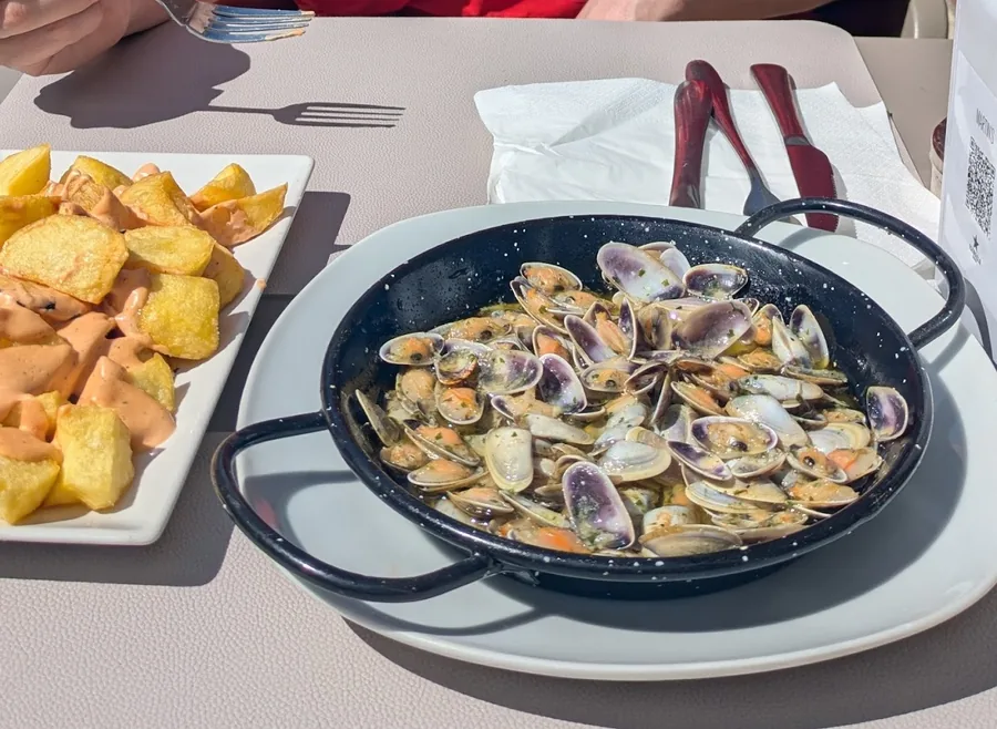 Arroz caldoso con almejas